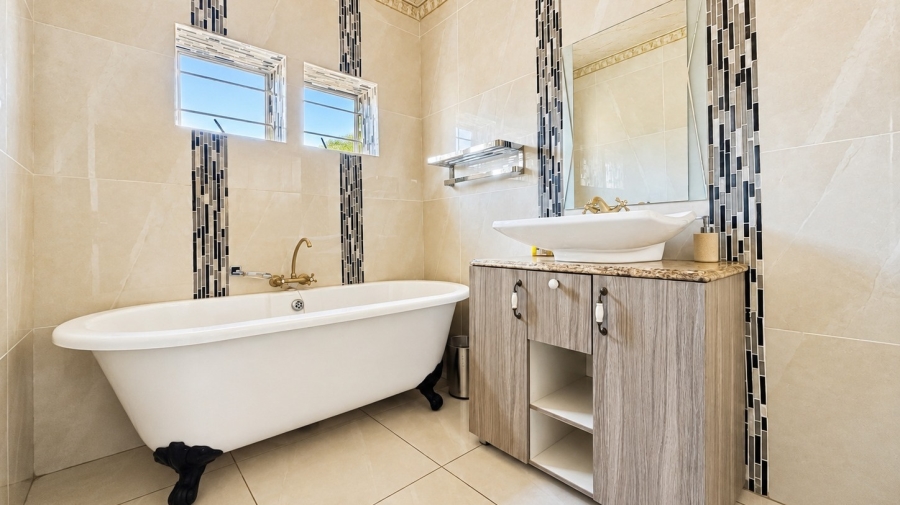 5 Bedroom Property for Sale in Wilkoppies North West